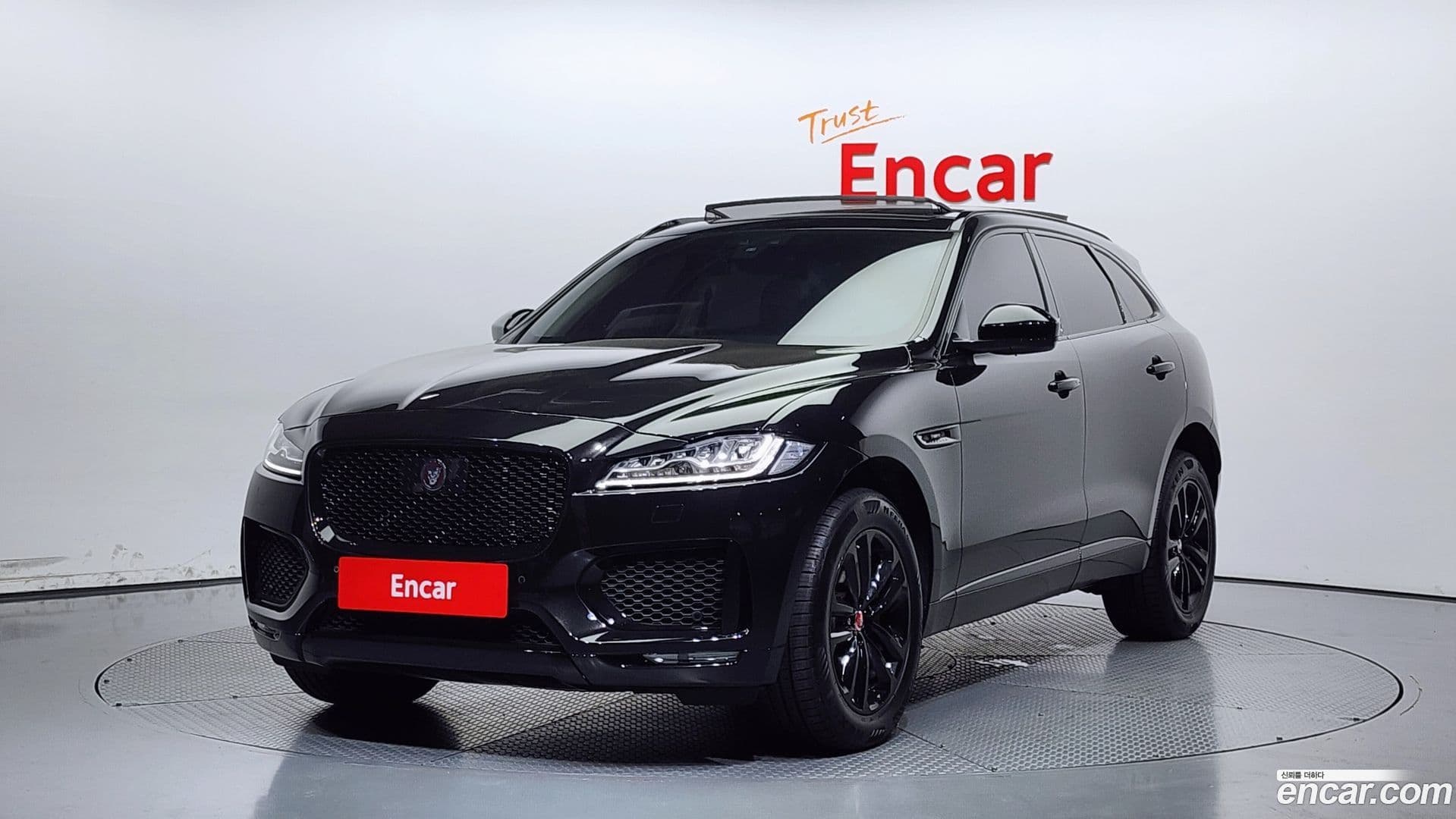 Main__Slider__Photo:F-PACE Jaguar 2020.2-0