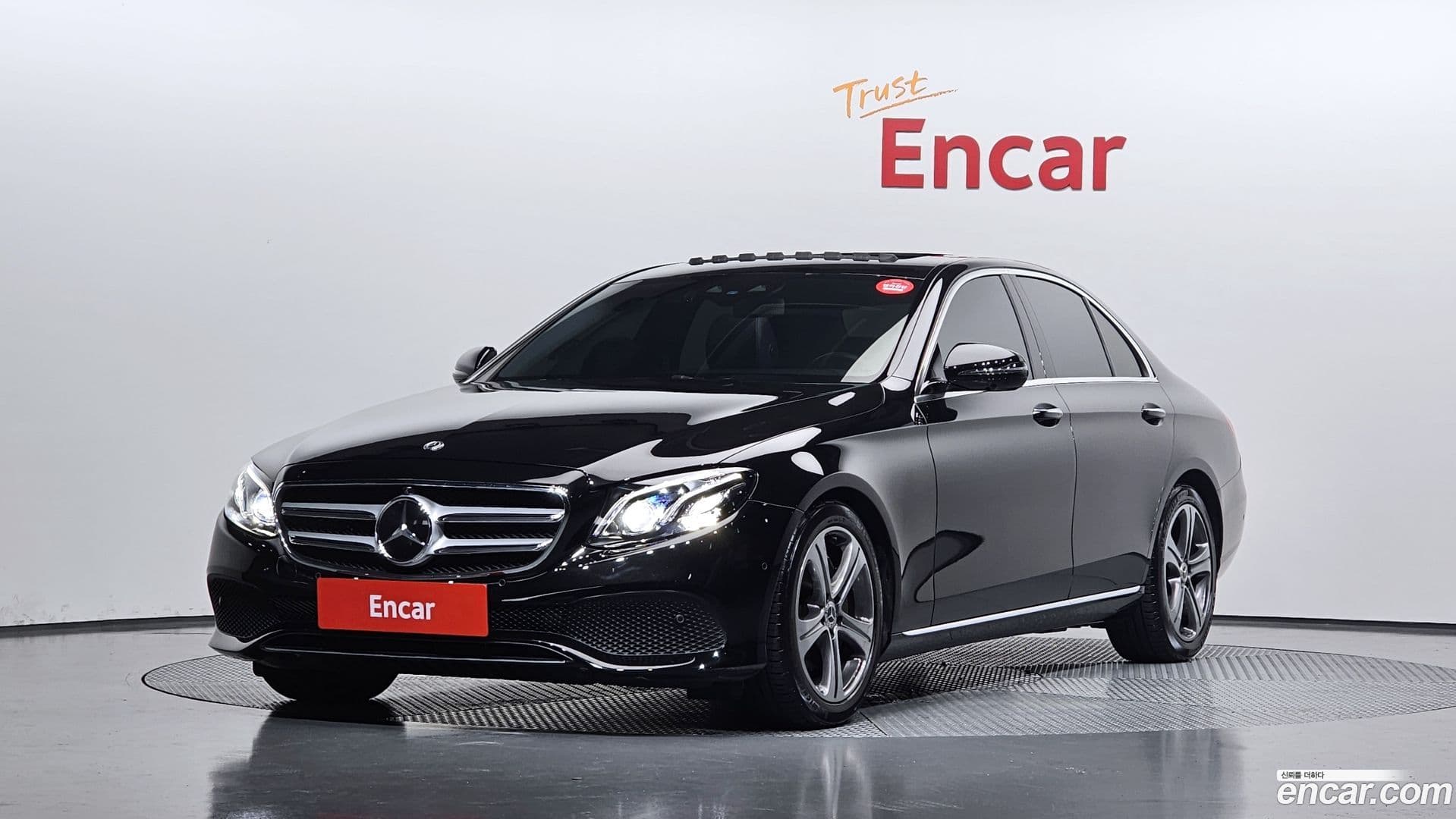 Main__Slider__Photo:E-Class Mercedes-Benz 2017.8-0