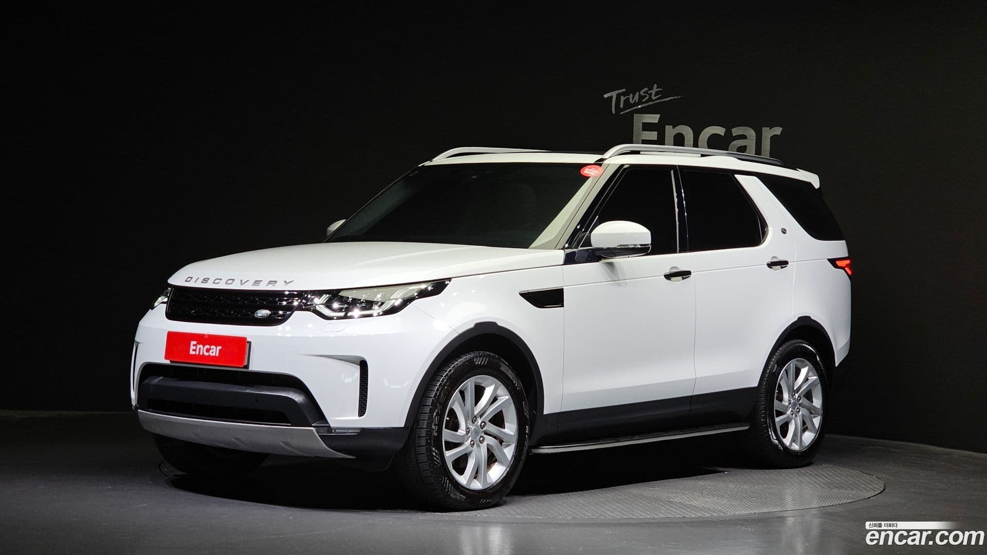 Main__Slider__Photo:Discovery Land Rover 2018.2-0