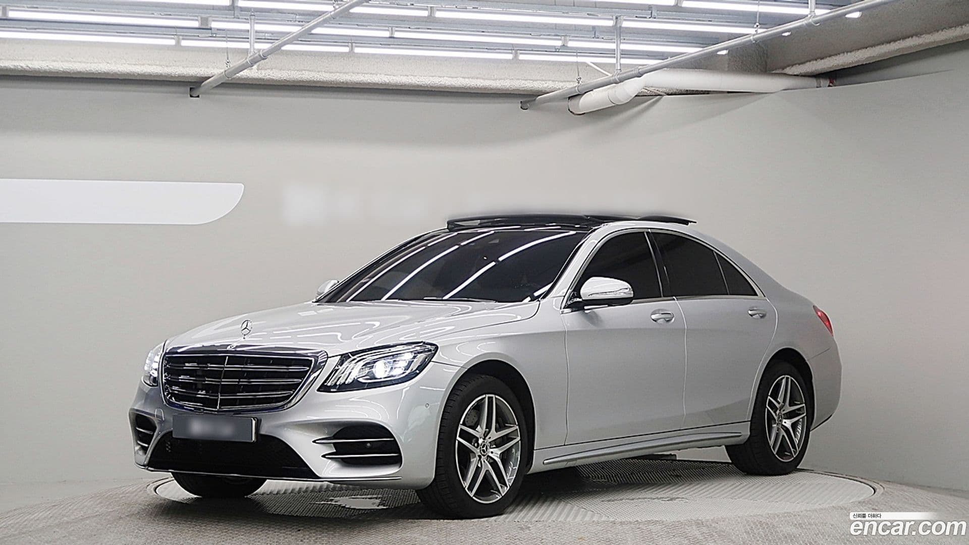 Main__Slider__Photo:S-Class Mercedes-Benz 2020.8-0
