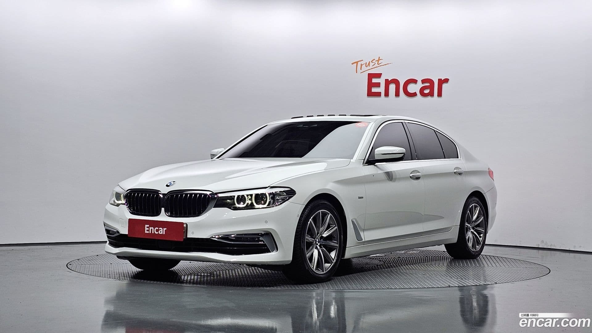 Main__Slider__Photo:5-Series BMW 2018.6-0