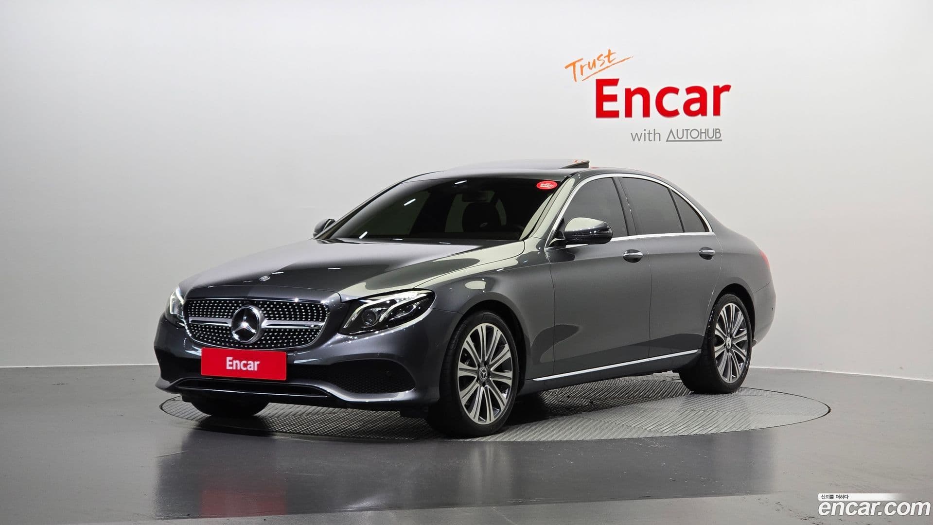 Main__Slider__Photo:E-Class Mercedes-Benz 2016.7-0