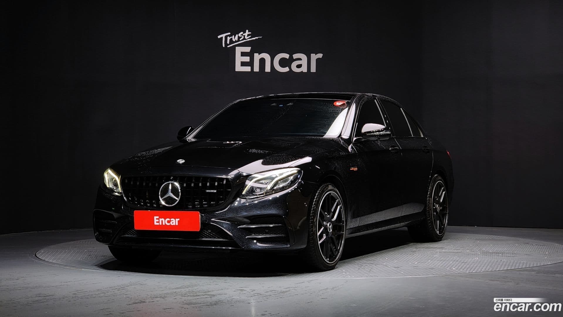 Main__Slider__Photo:E-Class Mercedes-Benz 2019.9-0