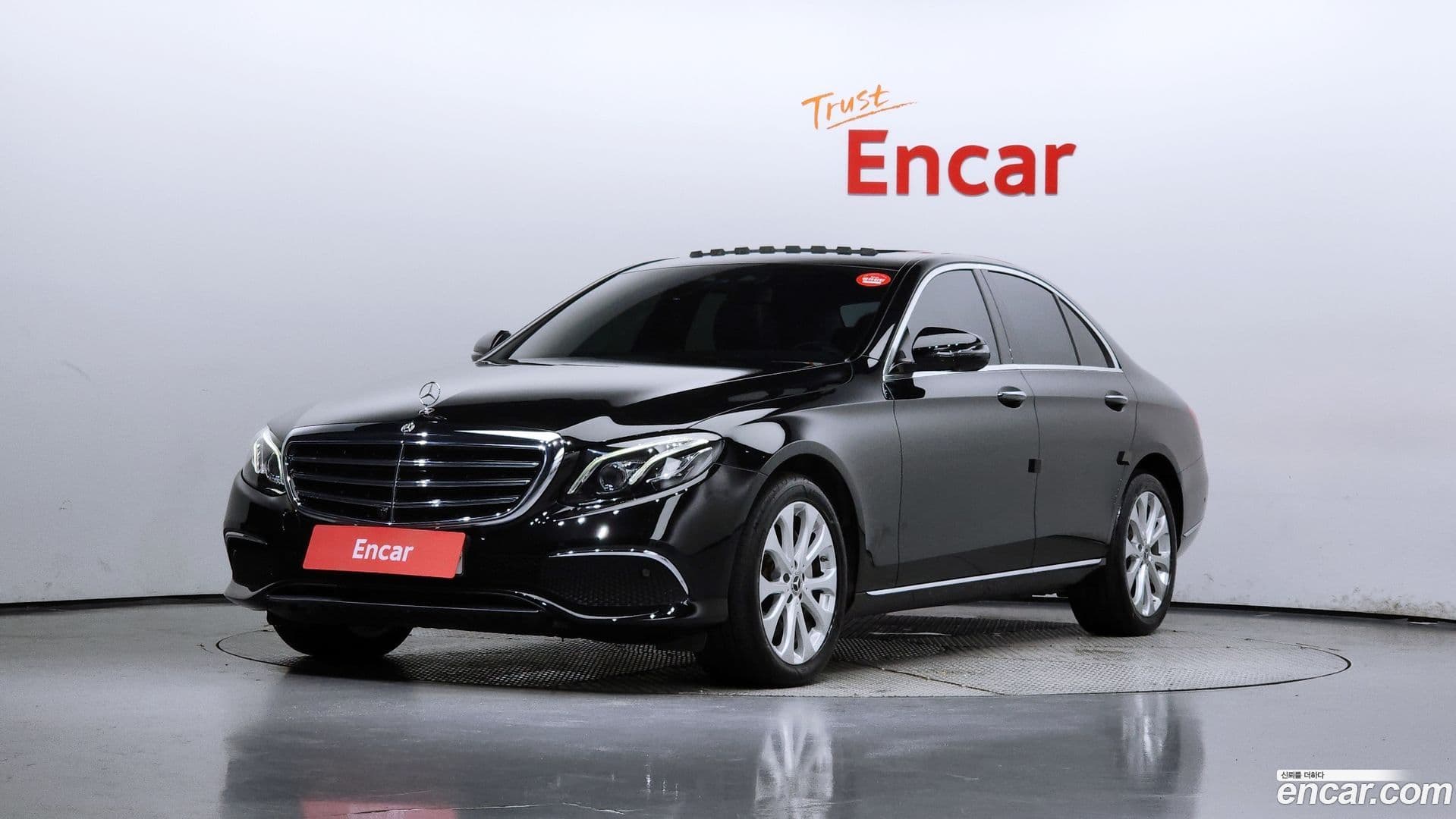 Main__Slider__Photo:E-Class Mercedes-Benz 2018.11-0