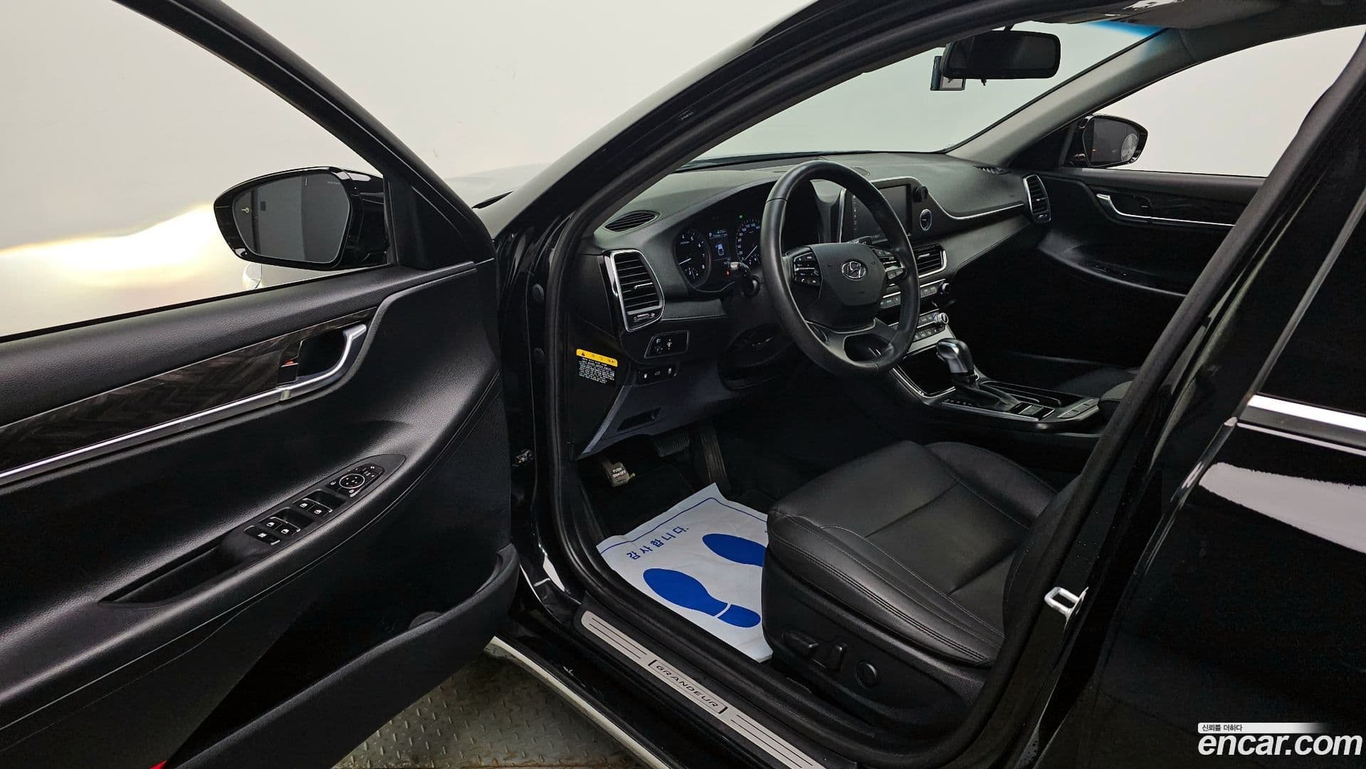 Main__Slider__Photo:Grandeur Hyundai 2017.0-9