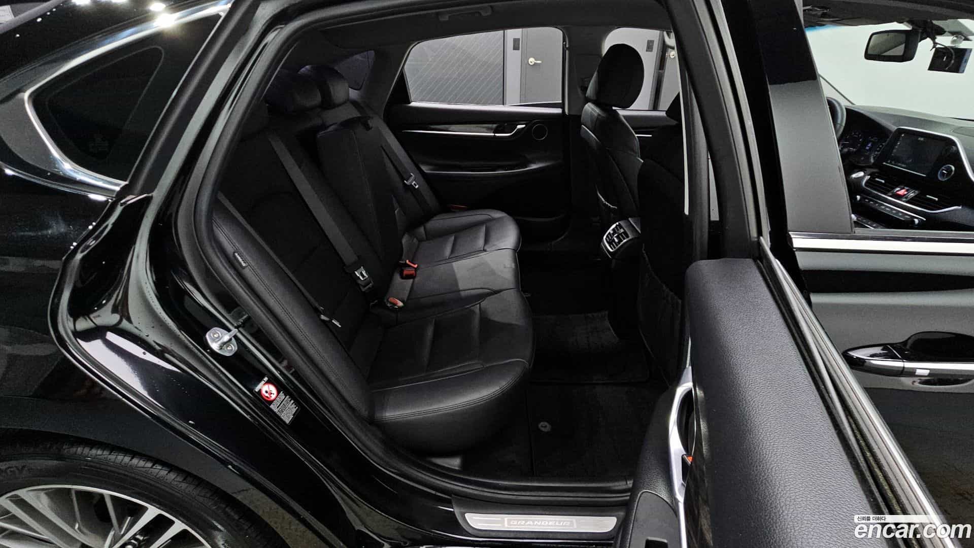 Grandeur Hyundai 2017.0-OPTION-16