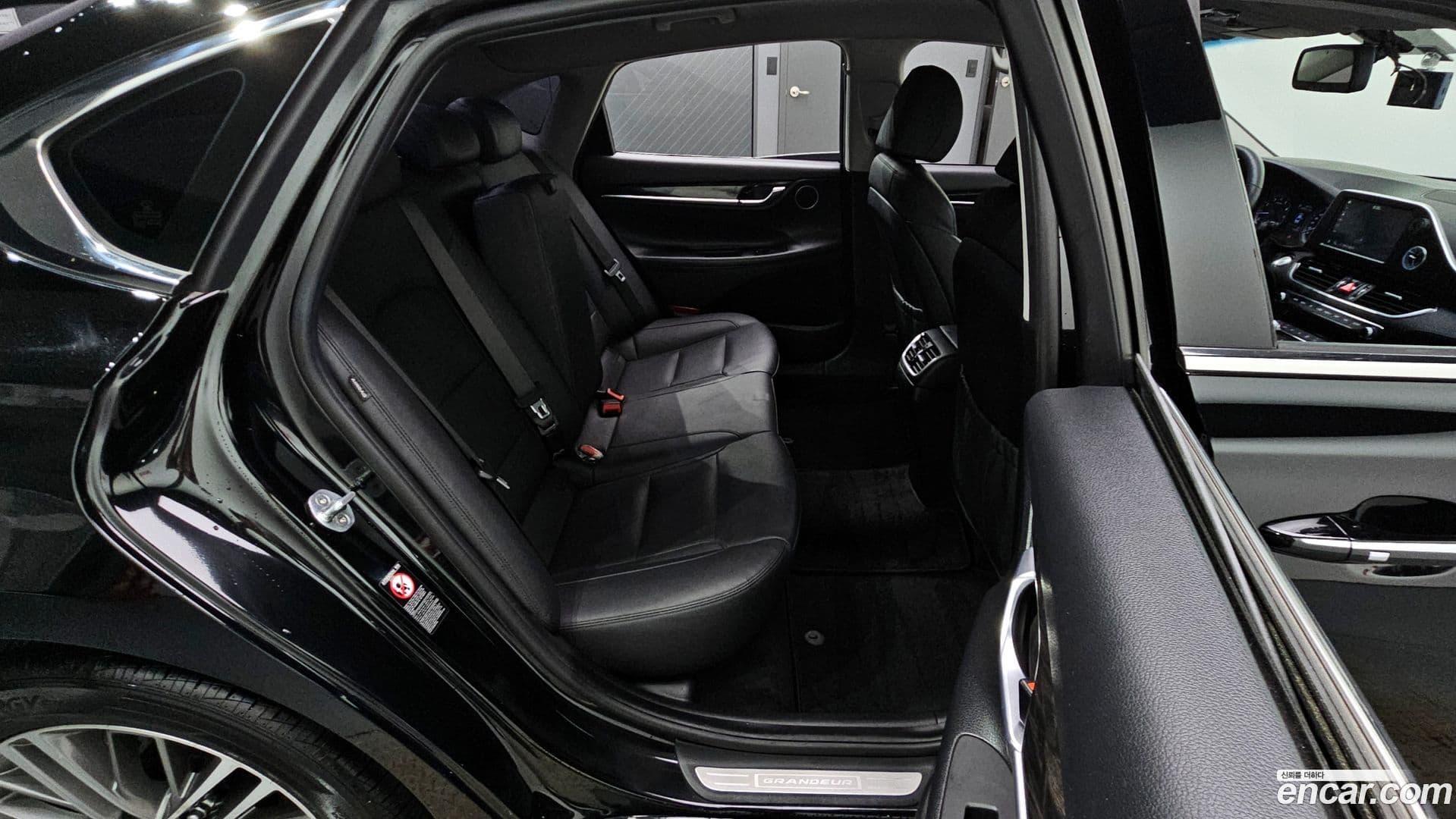 Main__Slider__Photo:Grandeur Hyundai 2017.0-11
