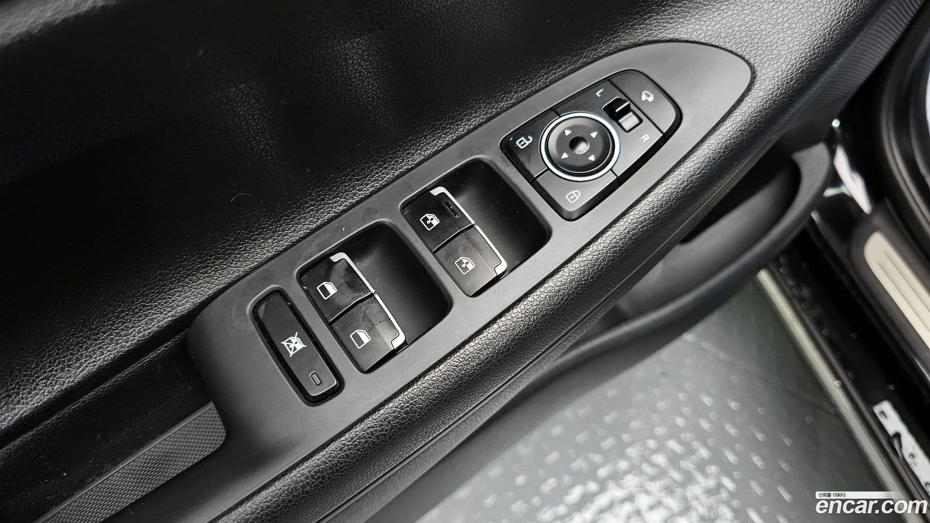 Main__Slider__Photo:Grandeur Hyundai 2017.0-13
