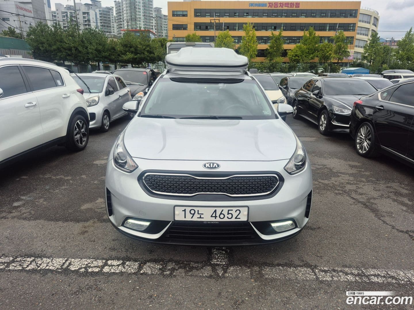 Main__Slider__Photo:Niro Kia 2017.10-0