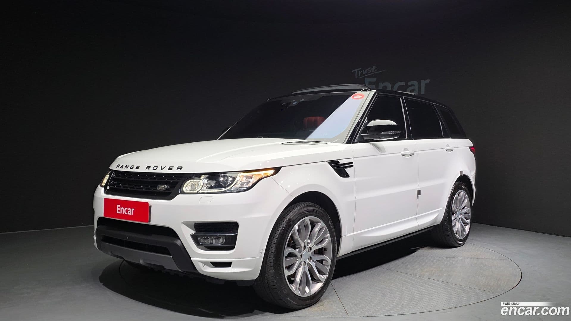 Main__Slider__Photo:Range Rover Sport Land Rover 2017.11-0