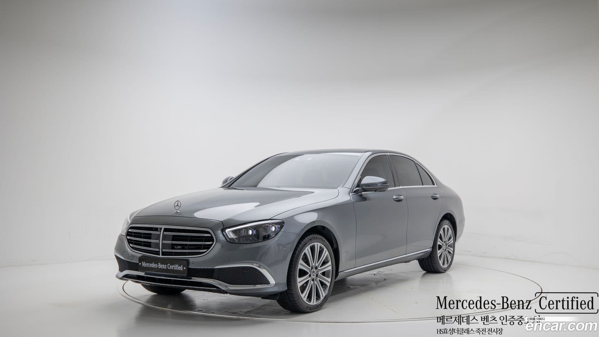 Main__Slider__Photo:E-Class Mercedes-Benz 2022.11-0