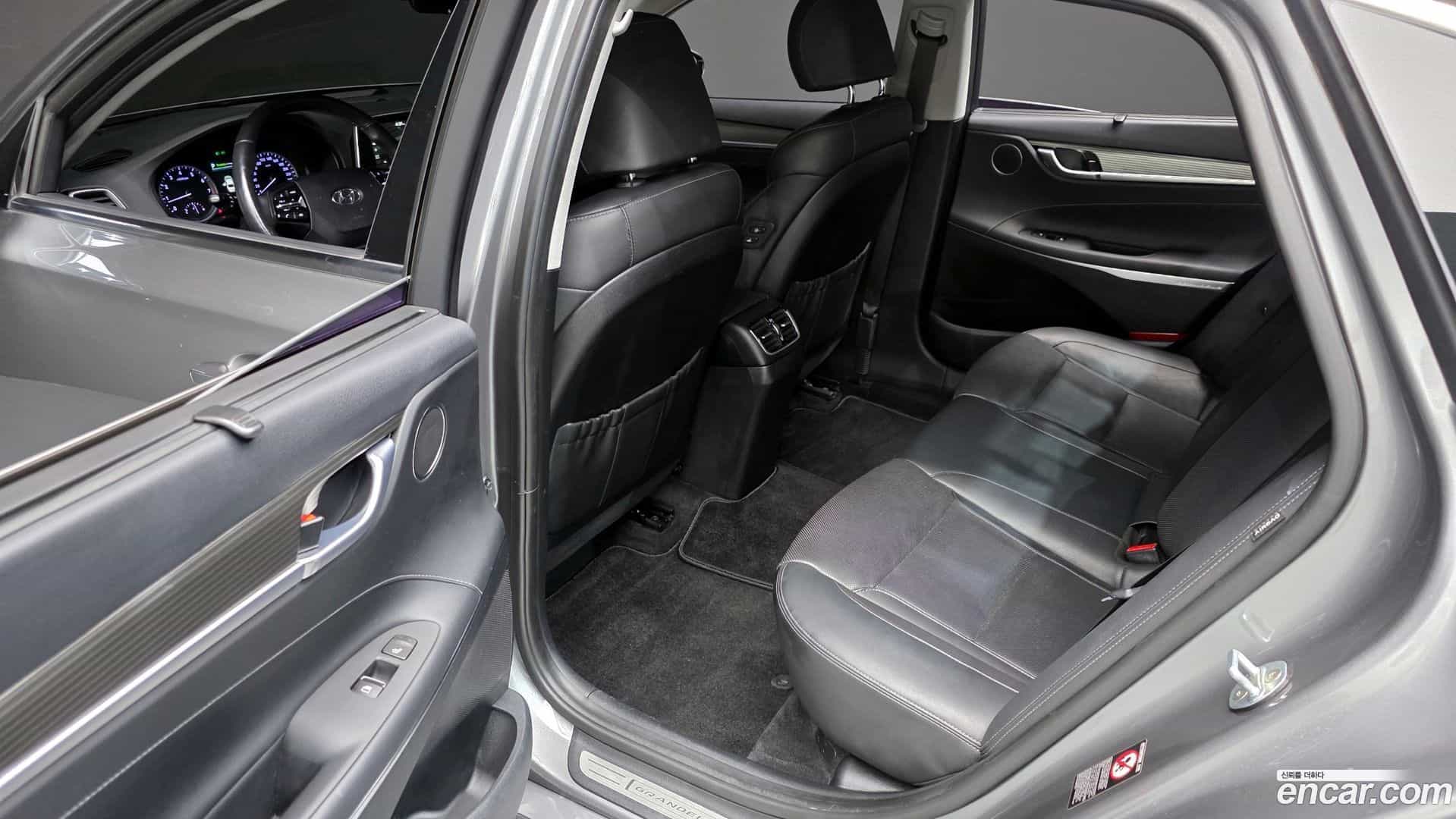Grandeur Hyundai 2018.6-OPTION-015