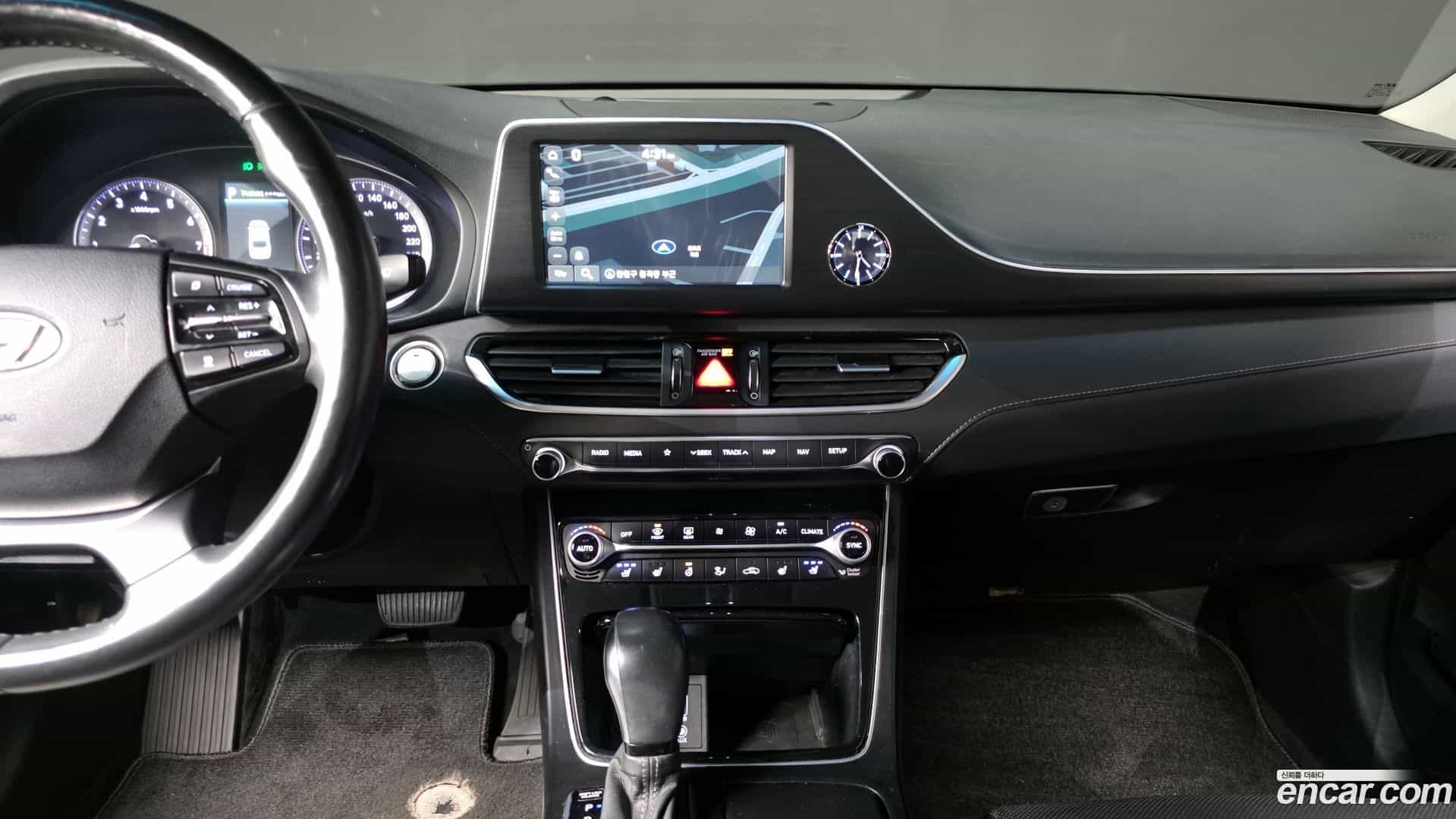 Grandeur Hyundai 2018.6-OPTION-024