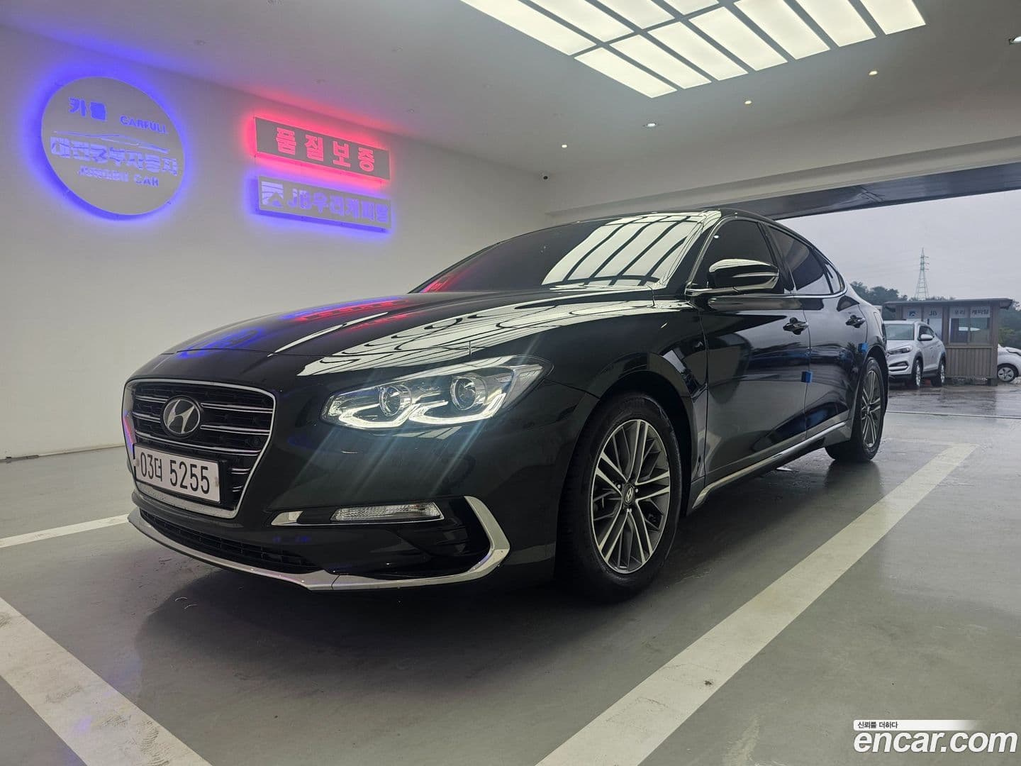 Main__Slider__Photo:Grandeur Hyundai 2017.8-0