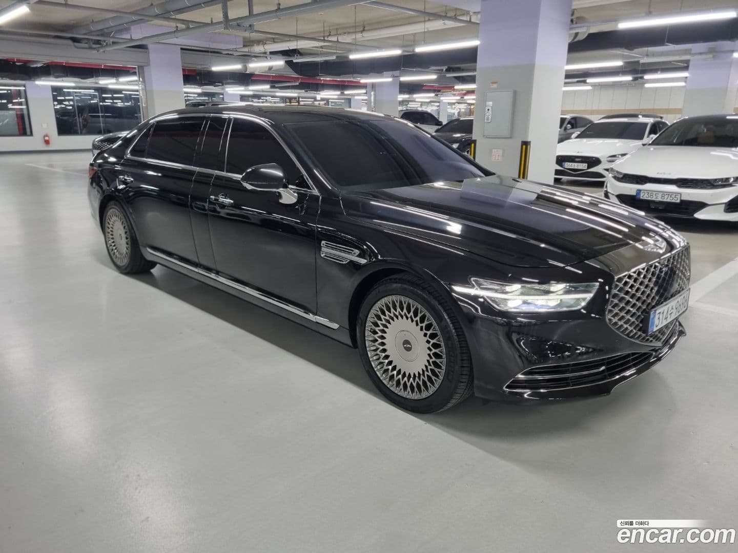 Main__Slider__Photo:G90 Genesis 2019.2-0