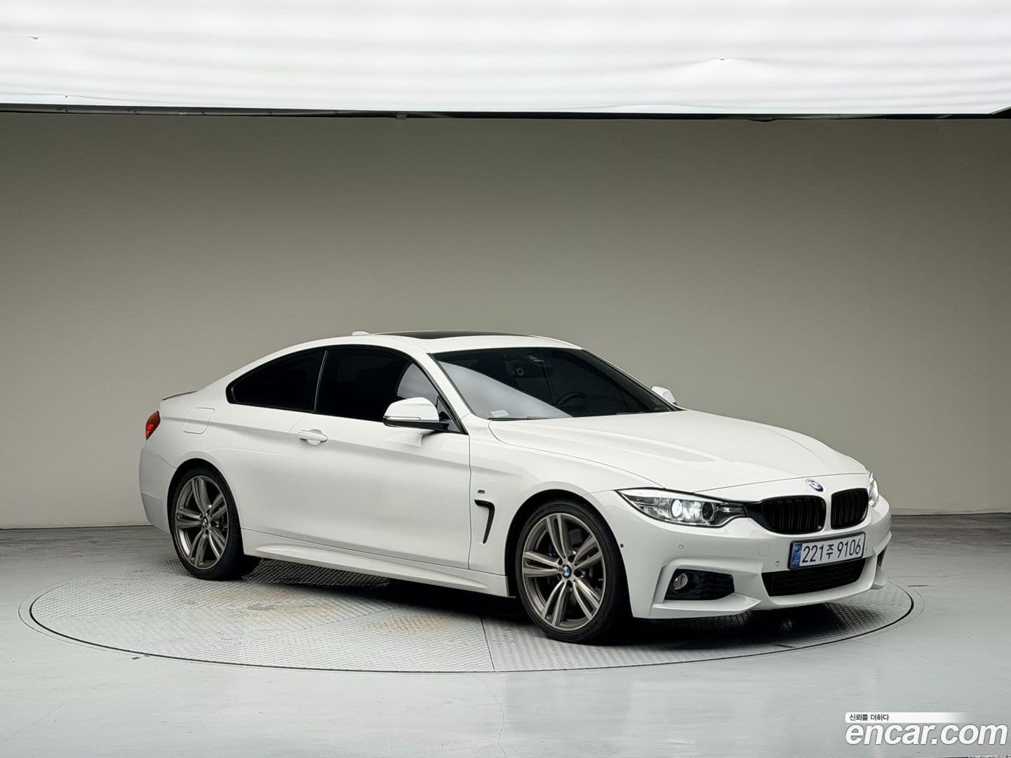 Main__Slider__Photo:4-Series BMW 2017.6-0