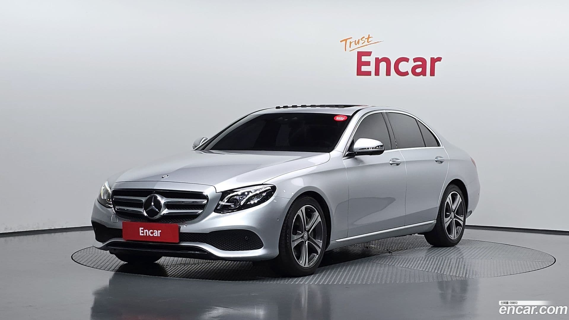 Main__Slider__Photo:E-Class Mercedes-Benz 2017.1-0