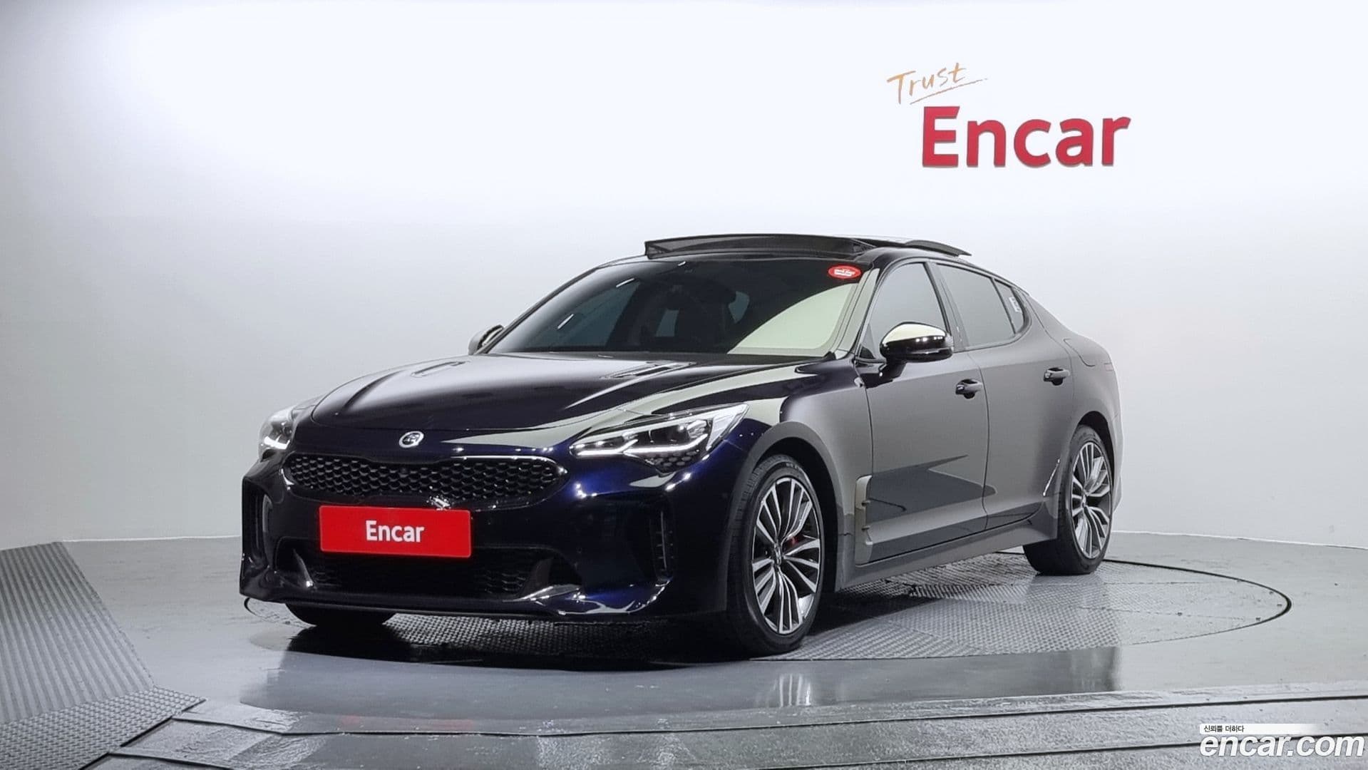 Main__Slider__Photo:Stinger Kia 2018.3-0