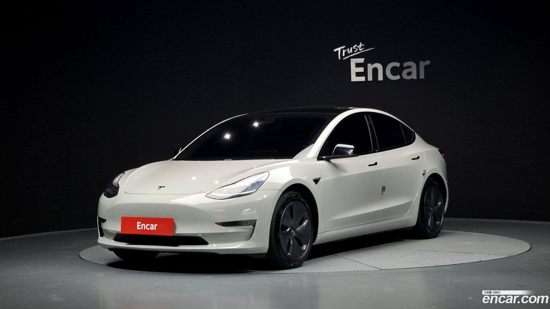 Main__Slider__Photo:Model 3 Tesla 2020.8-0