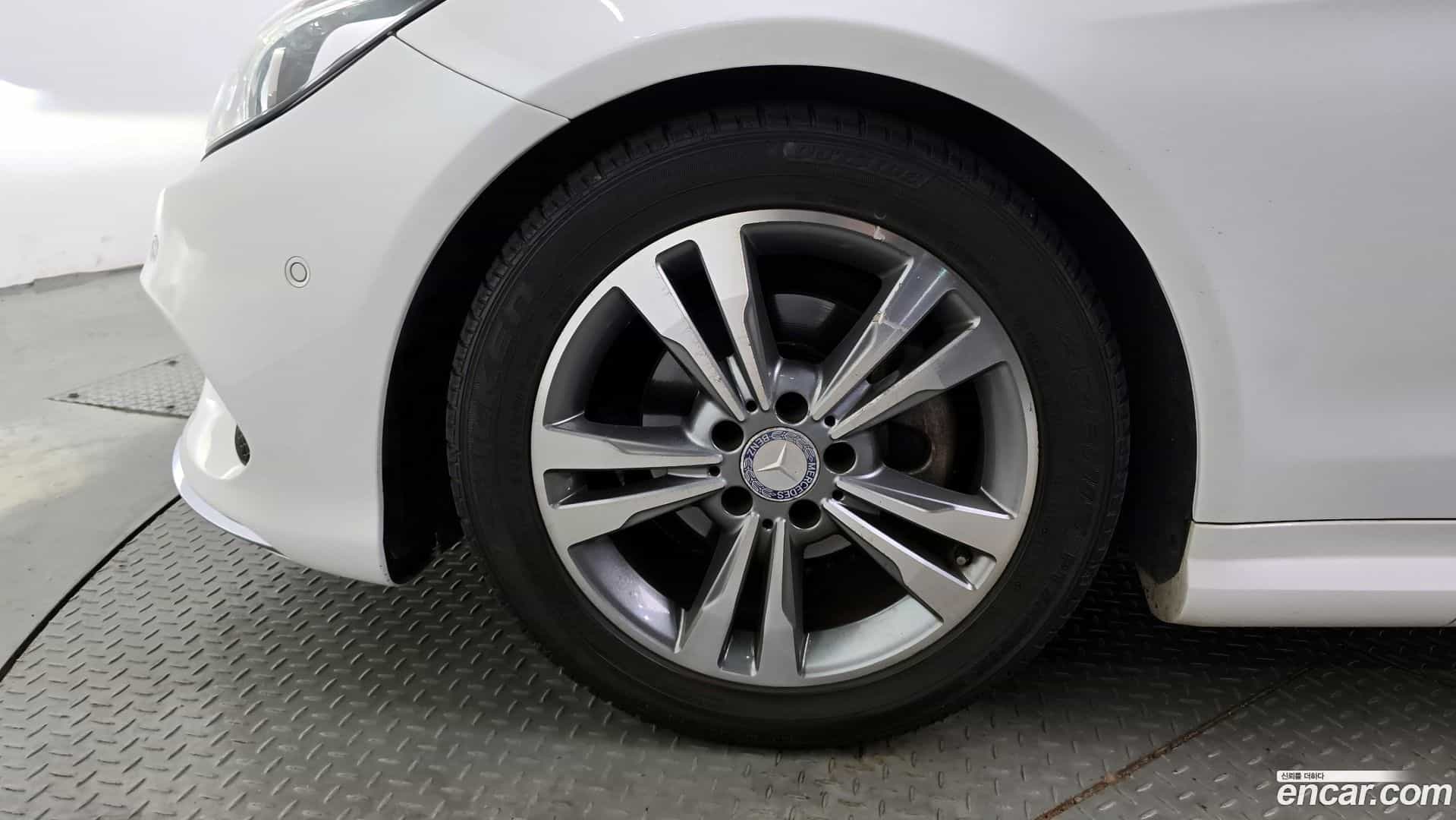 E-Class Mercedes-Benz 2014.9-OUTER-005