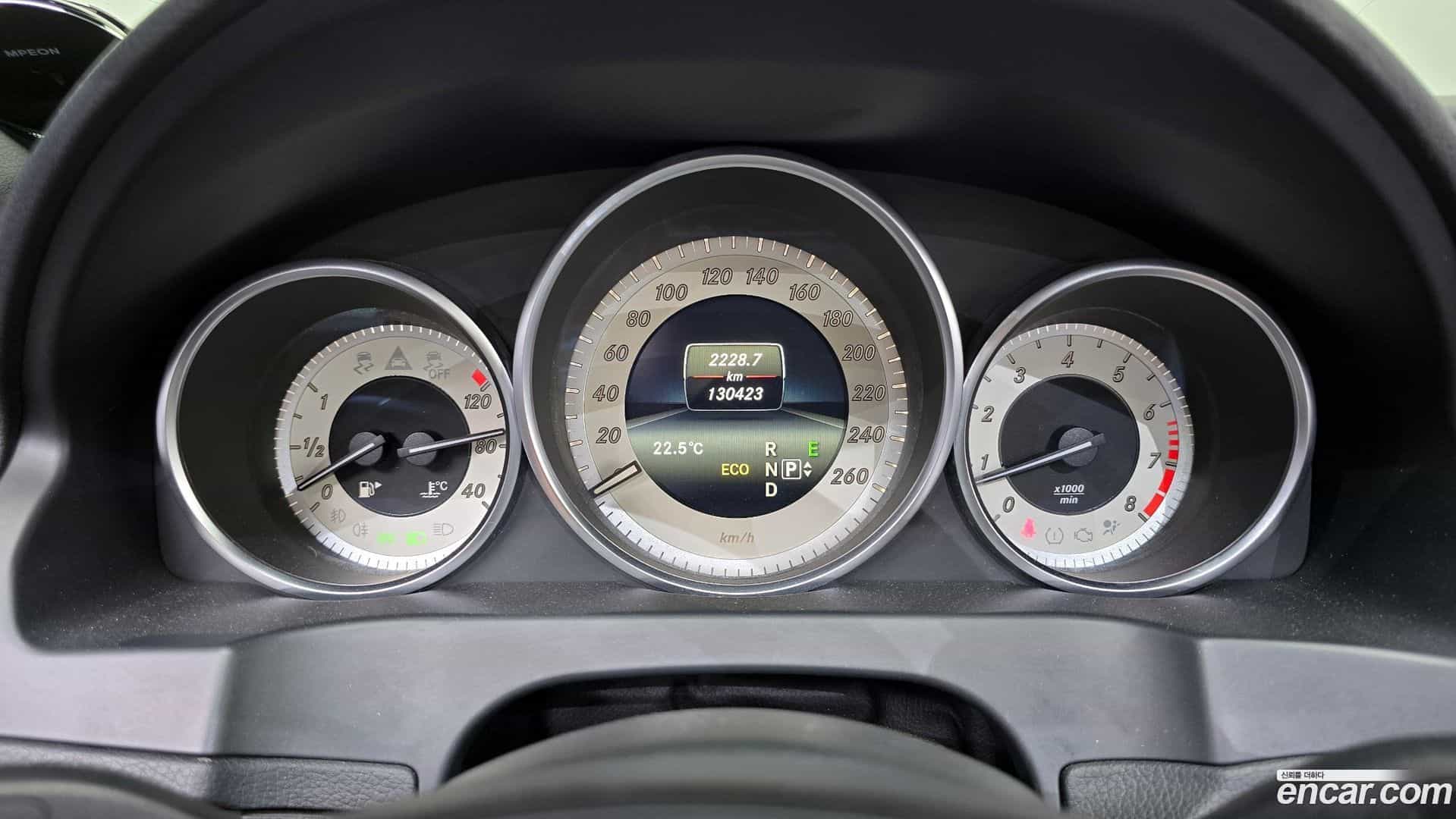 E-Class Mercedes-Benz 2014.9-INNER-008