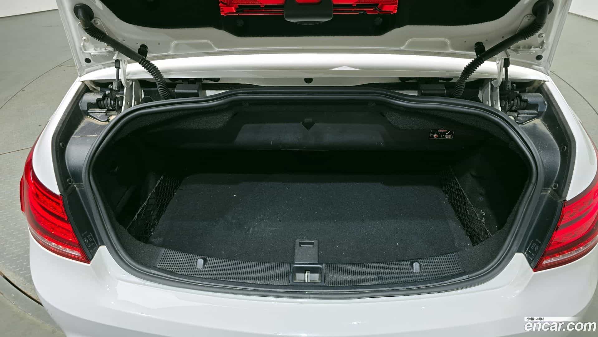 E-Class Mercedes-Benz 2014.9-OPTION-024