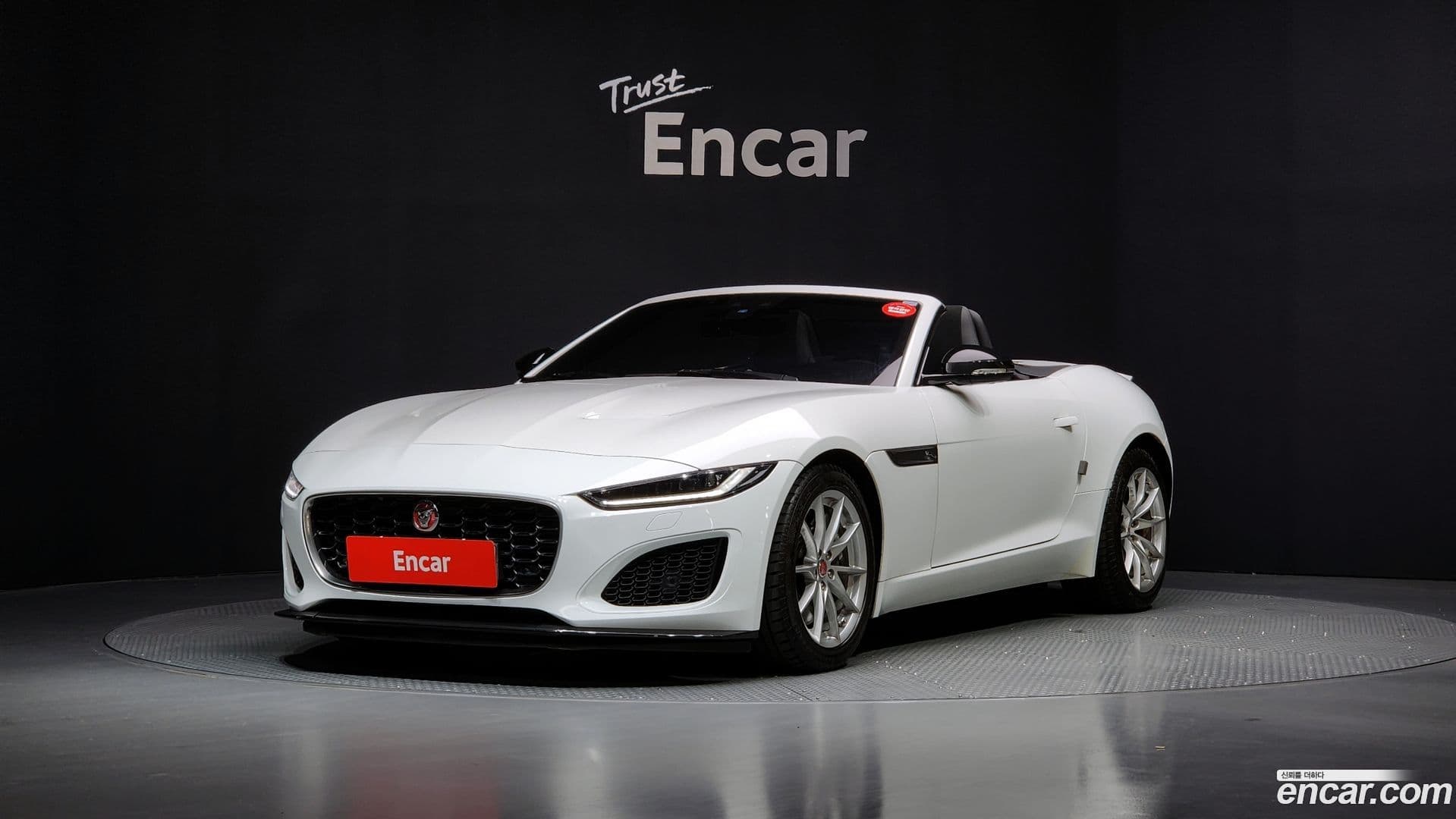Main__Slider__Photo:F-TYPE Jaguar 2021.5-0