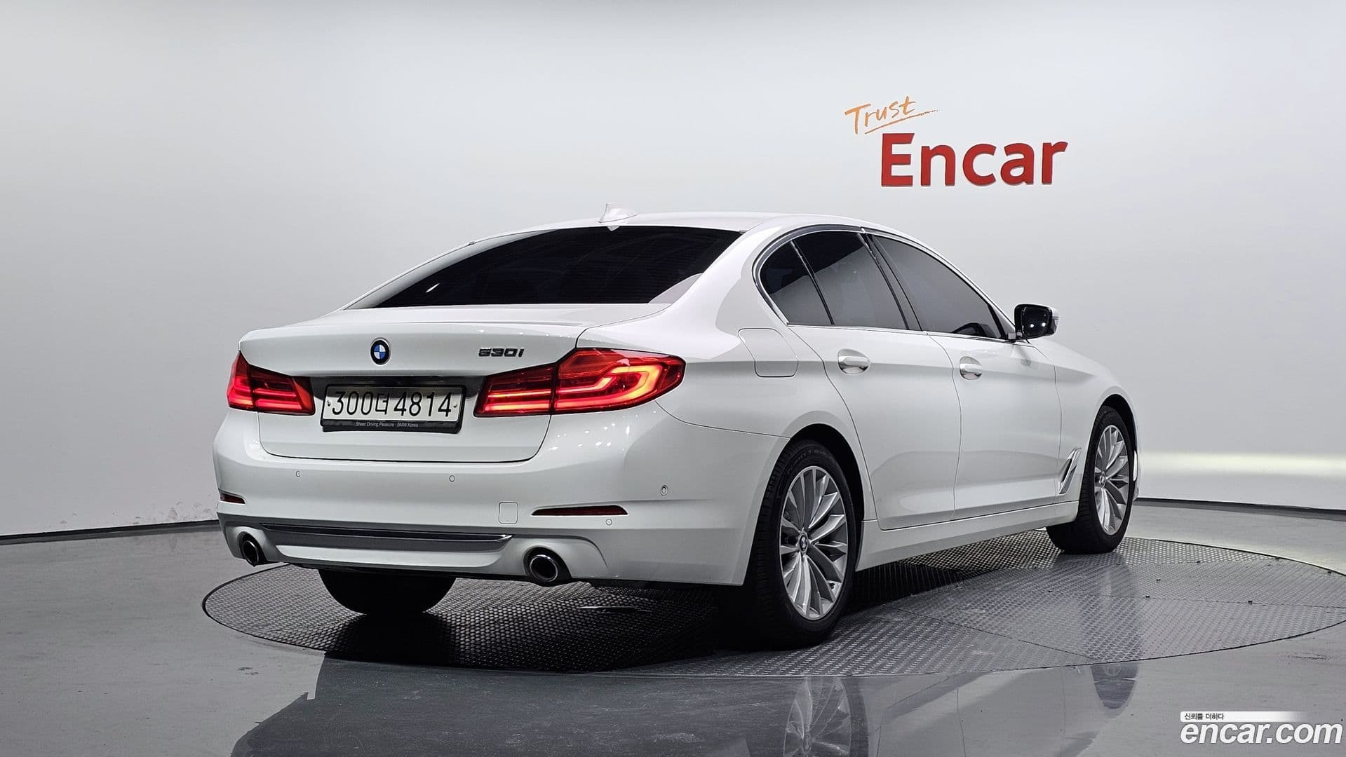 Main__Slider__Photo:5-Series BMW 2019.3-0