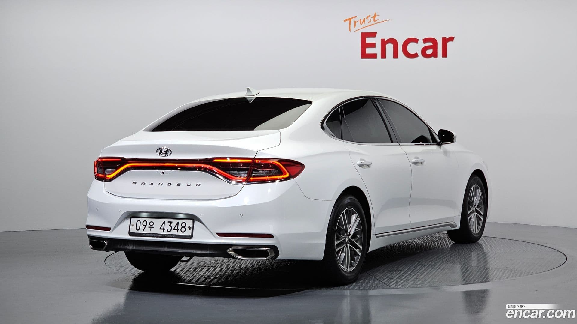 Main__Slider__Photo:Grandeur Hyundai 2017.4-0