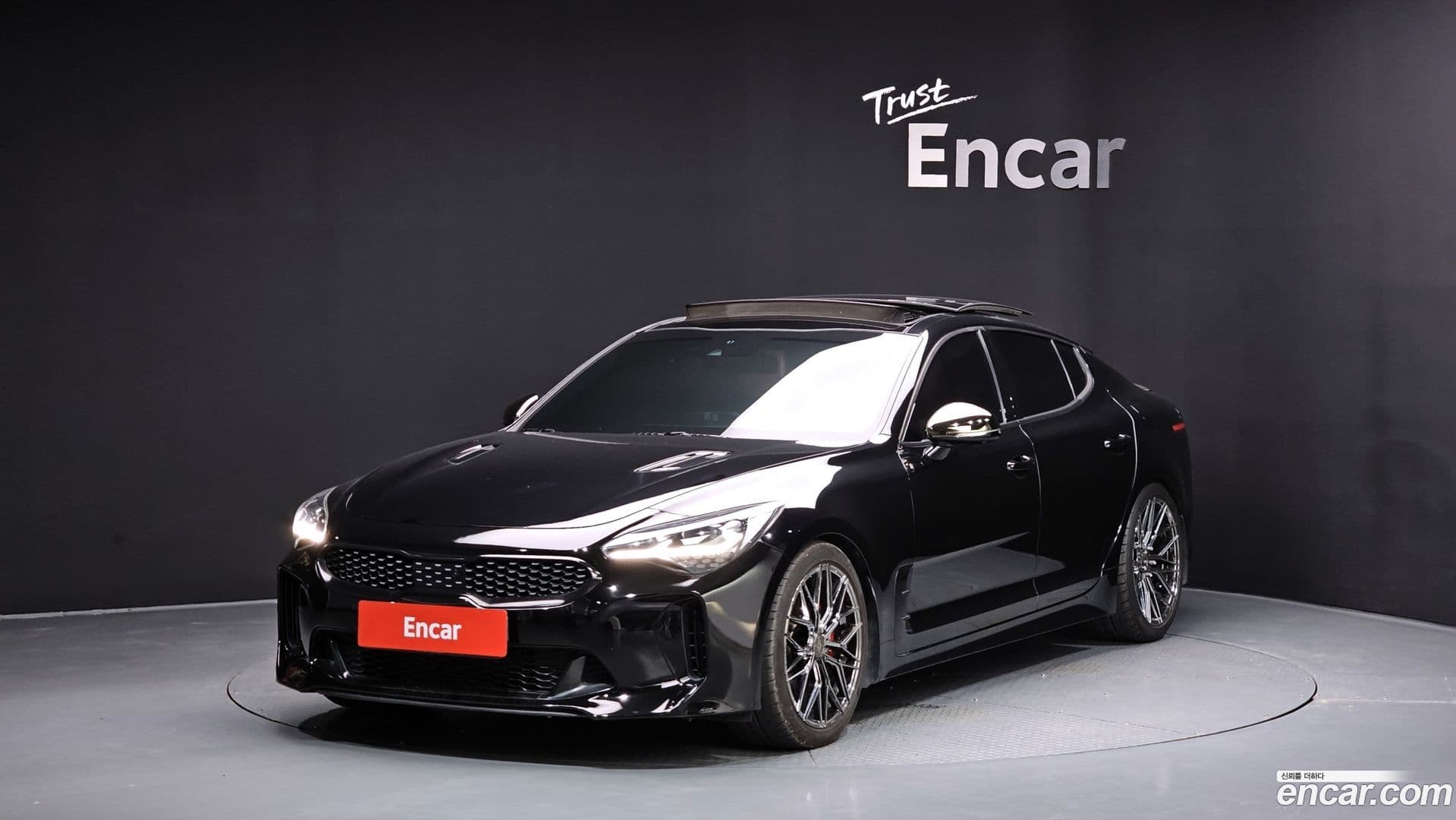Main__Slider__Photo:Stinger Kia 2018.7-0