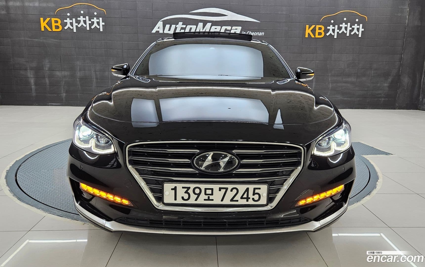 Main__Slider__Photo:Grandeur Hyundai 2018.1-0