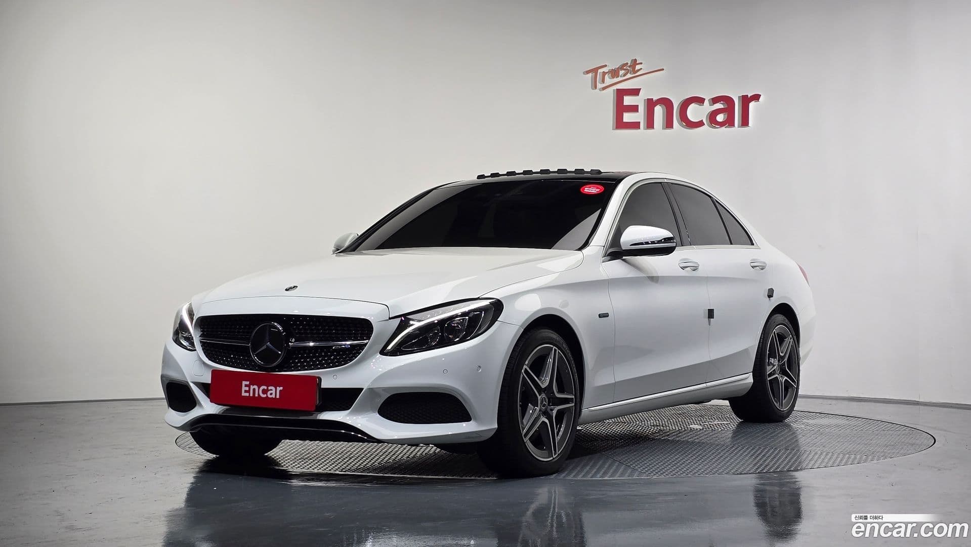 Main__Slider__Photo:C-Class Mercedes-Benz 2018.11-0