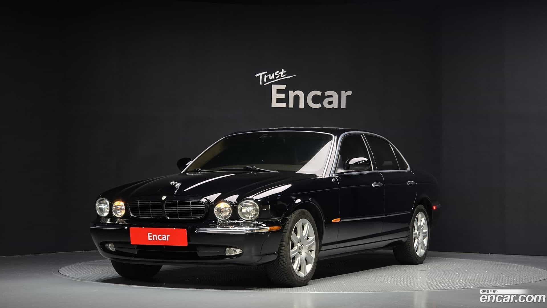 XJ-8 Jaguar 2004.11-OUTER-001