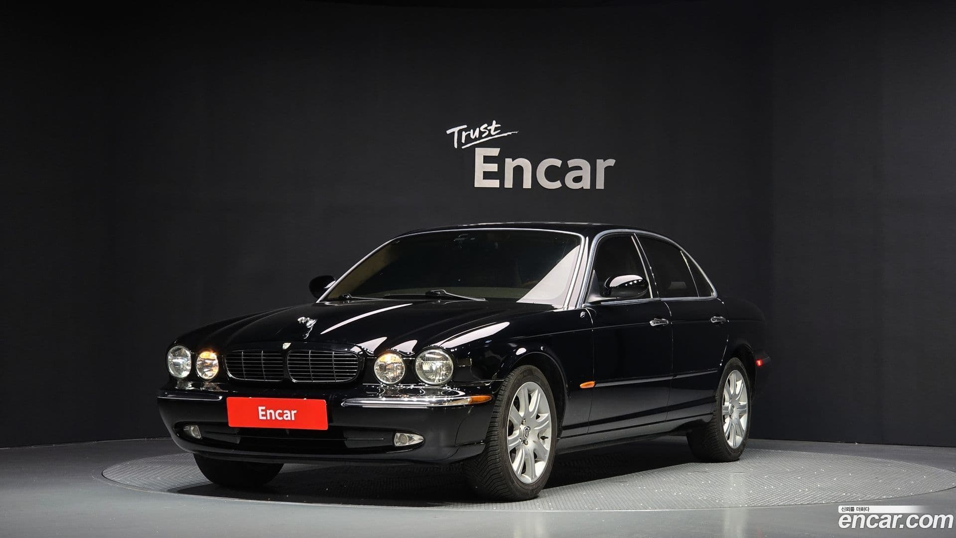 Main__Slider__Photo:XJ-8 Jaguar 2004.11-0