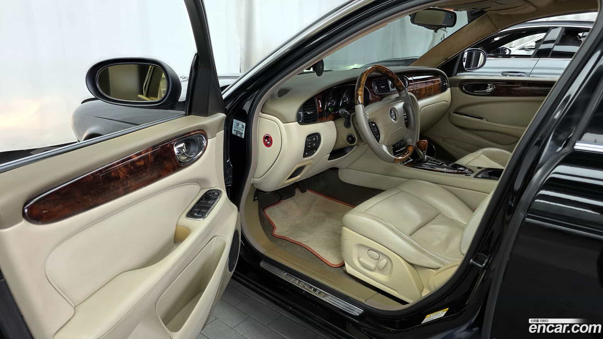 XJ-8 Jaguar 2004.11-INNER-010