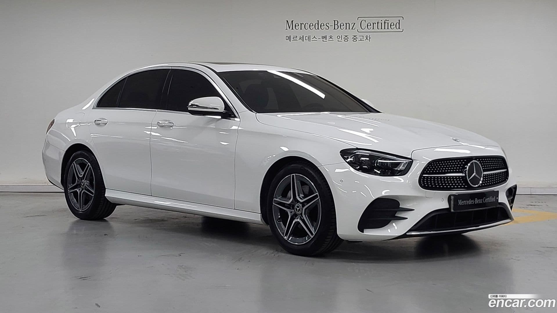 Main__Slider__Photo:E-Class Mercedes-Benz 2023.0-0