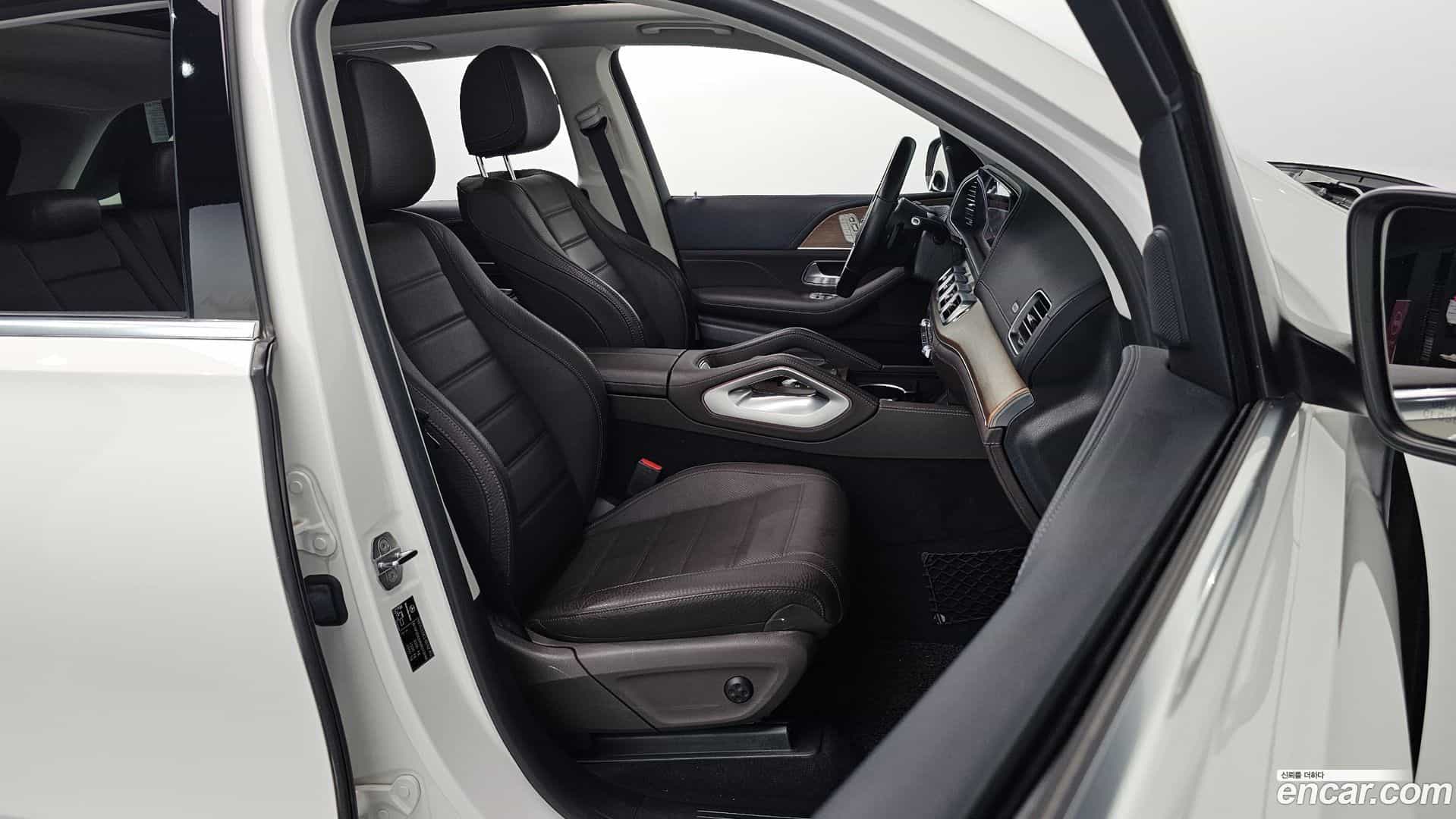 GLE-Class Mercedes-Benz 2021.3-INNER-010