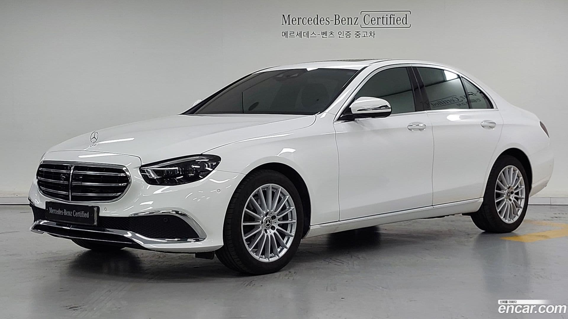 Main__Slider__Photo:E-Class Mercedes-Benz 2022.7-0