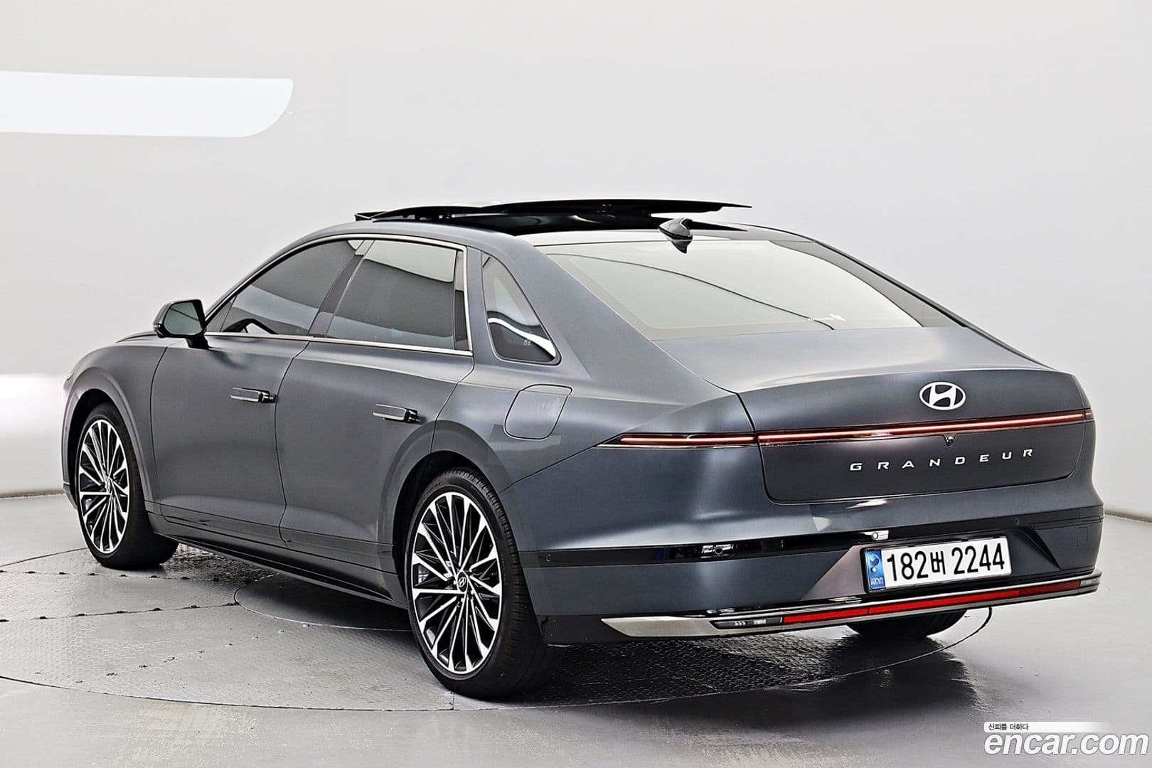 Main__Slider__Photo:Grandeur Hyundai 2023.1-0