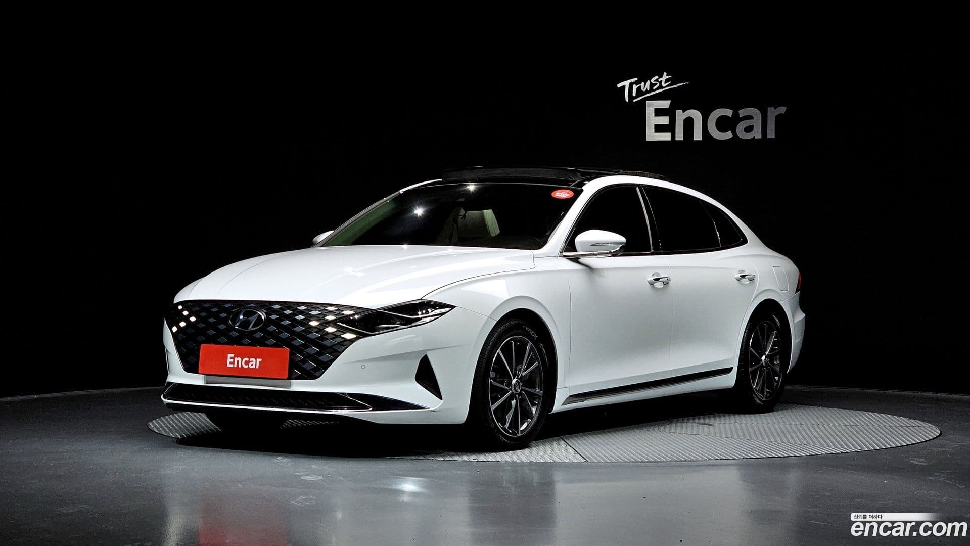 Main__Slider__Photo:Grandeur Hyundai 2022.6-0