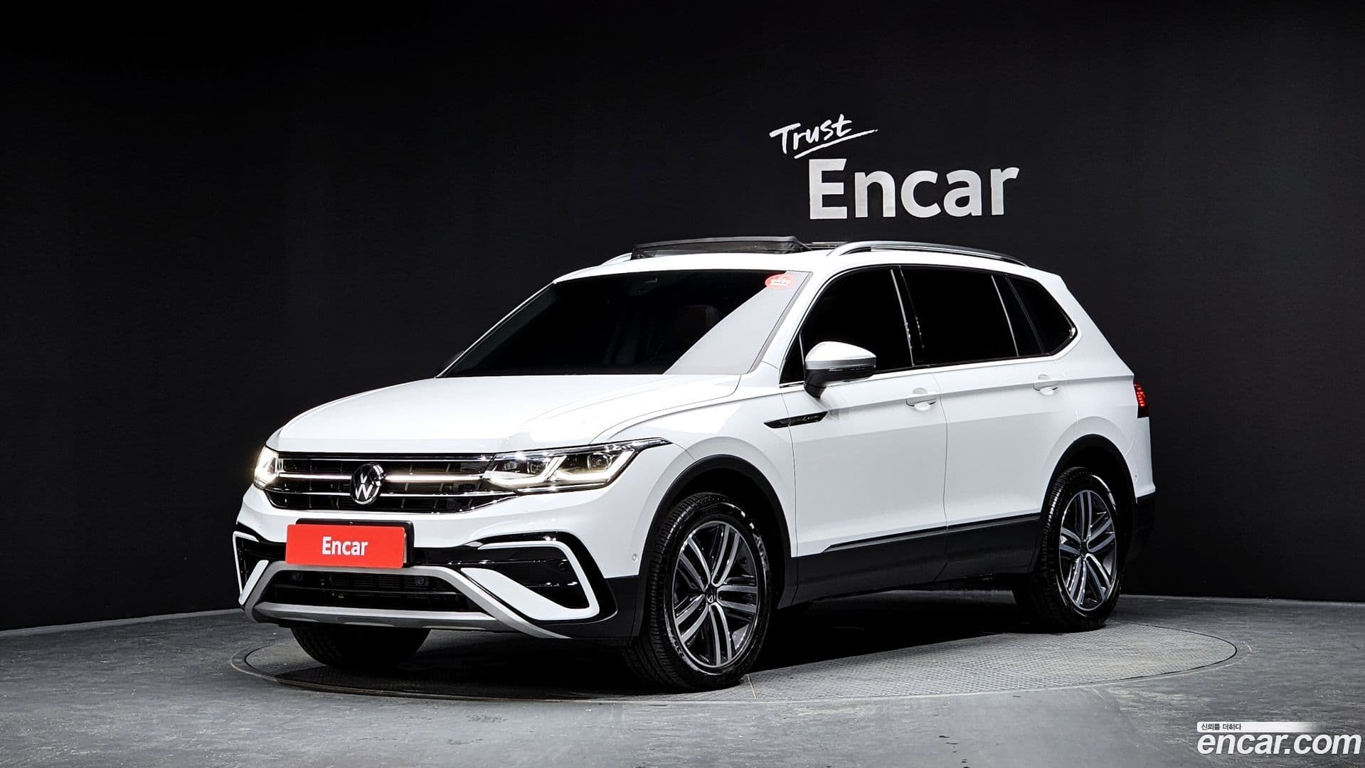 Main__Slider__Photo:Tiguan Volkswagen 2023.10-0