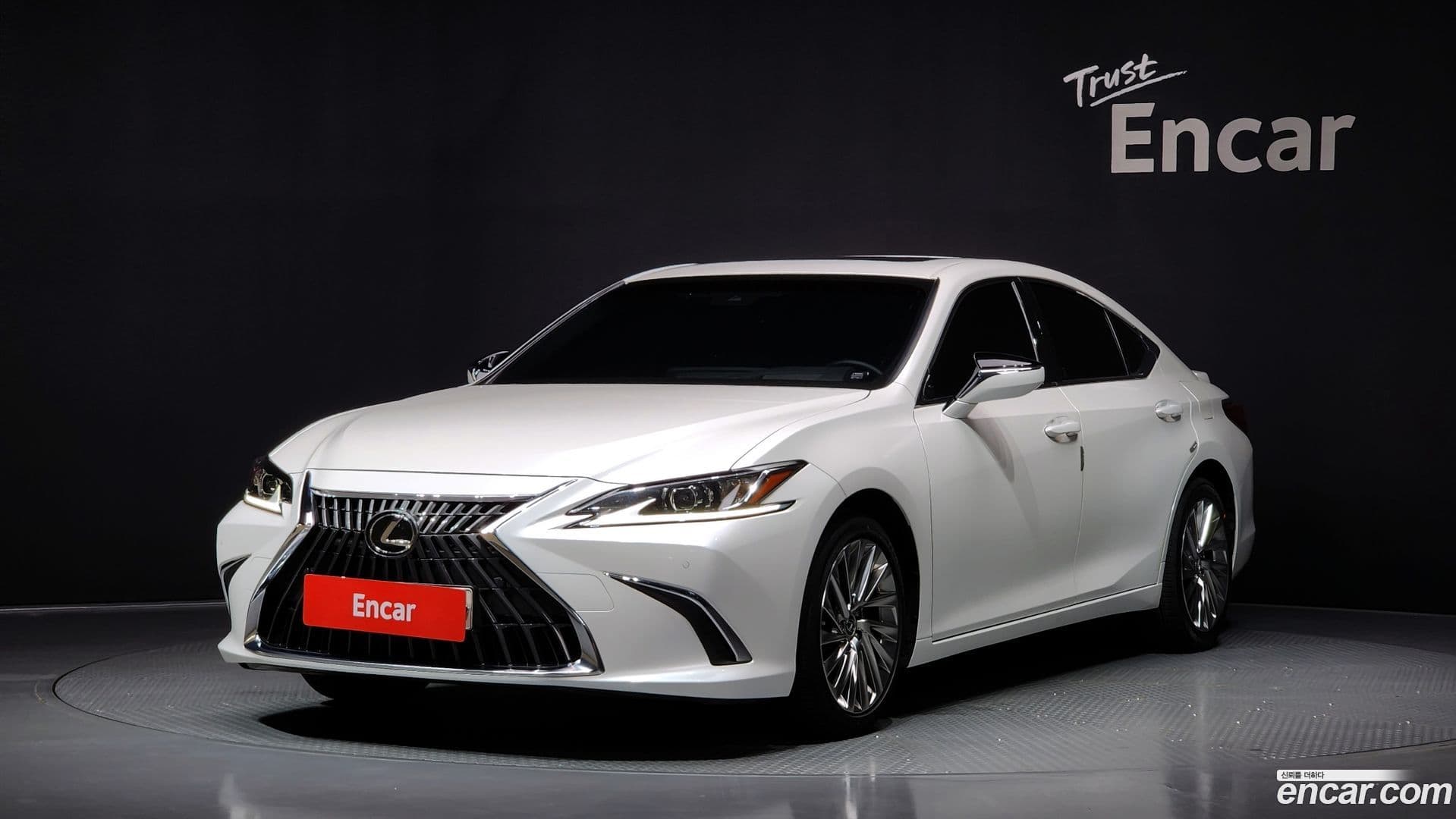 Main__Slider__Photo:ES Lexus 2023.4-0