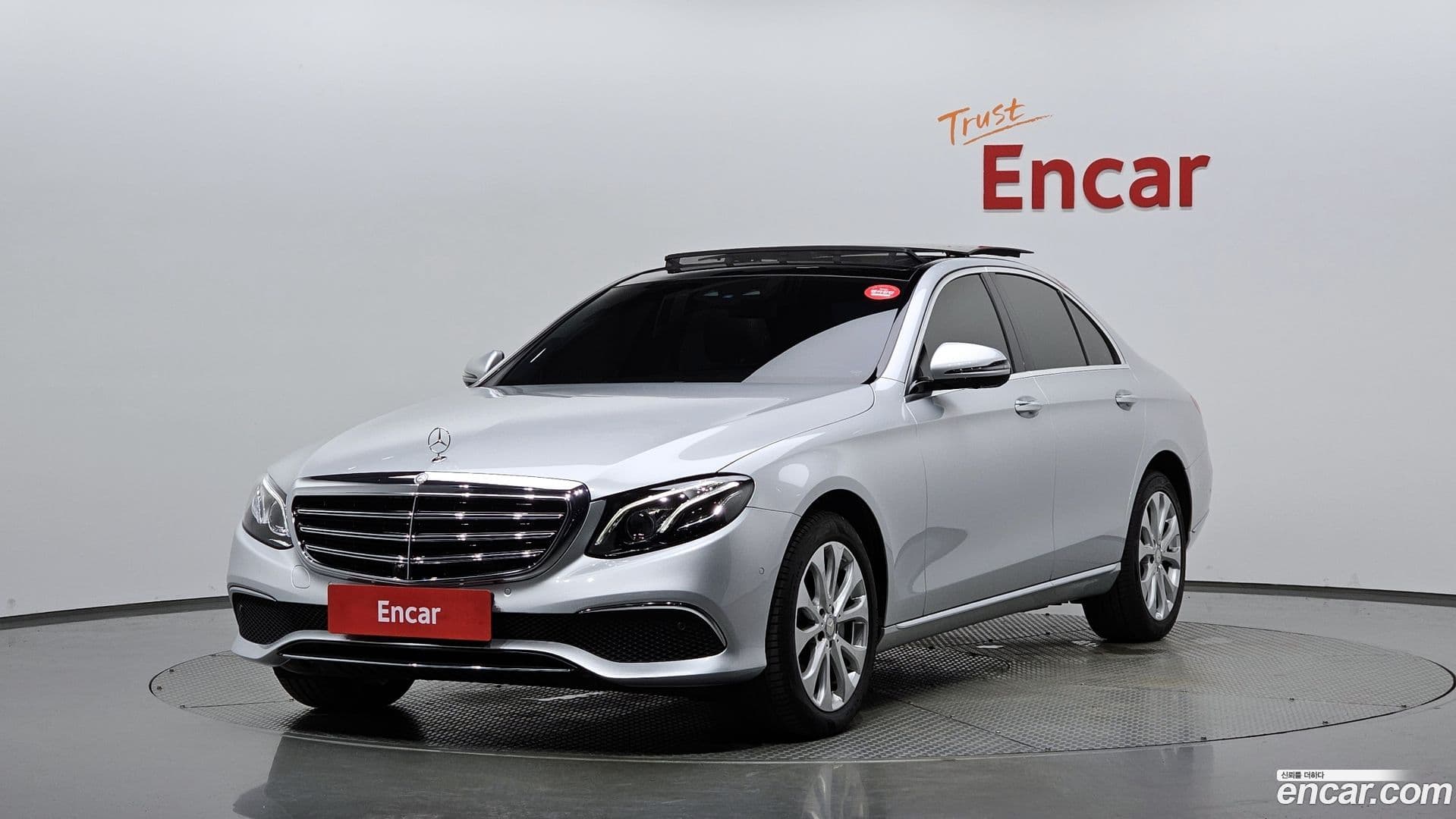 Main__Slider__Photo:E-Class Mercedes-Benz 2017.1-0