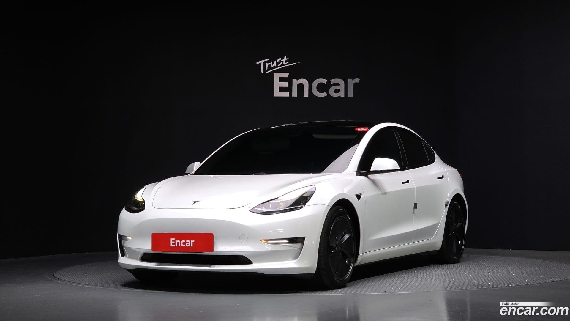 Main__Slider__Photo:Model 3 Tesla 2021.5-0