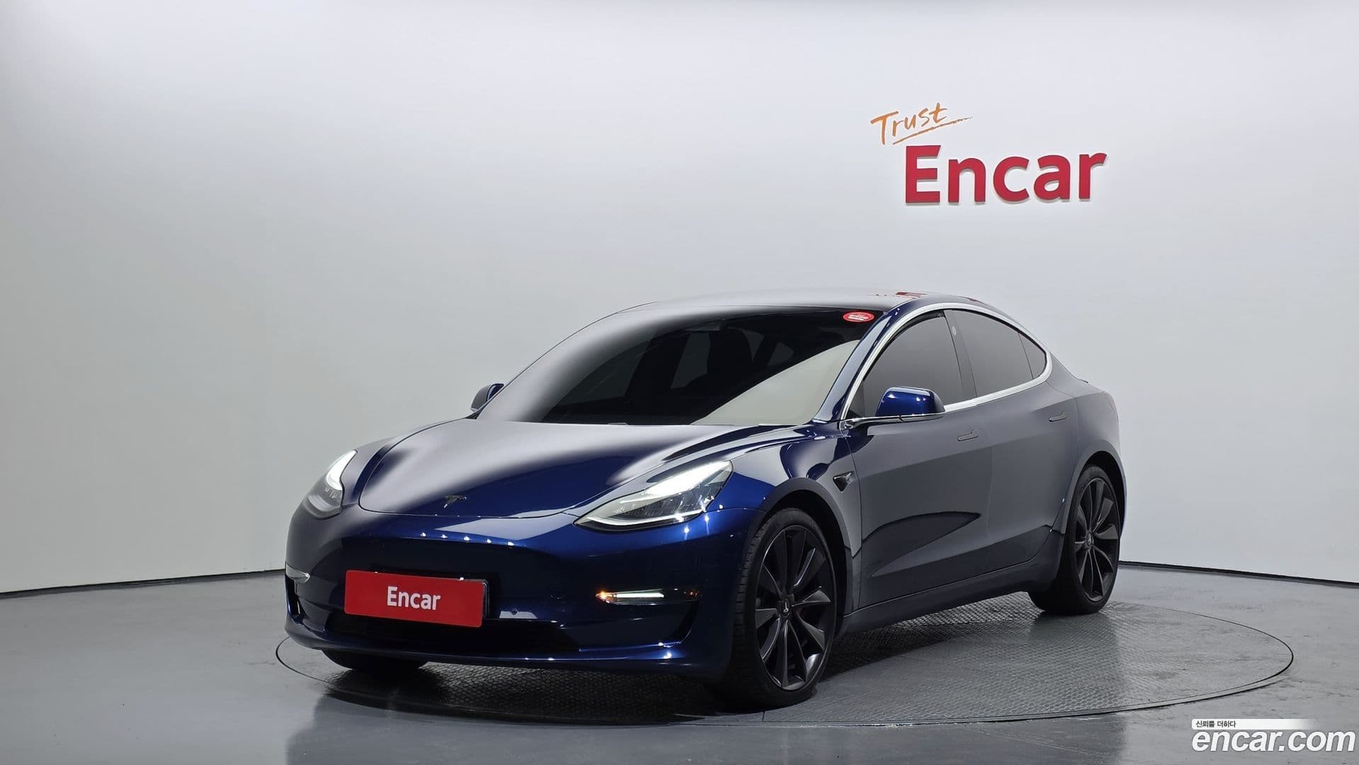 Main__Slider__Photo:Model 3 Tesla 2019.10-0