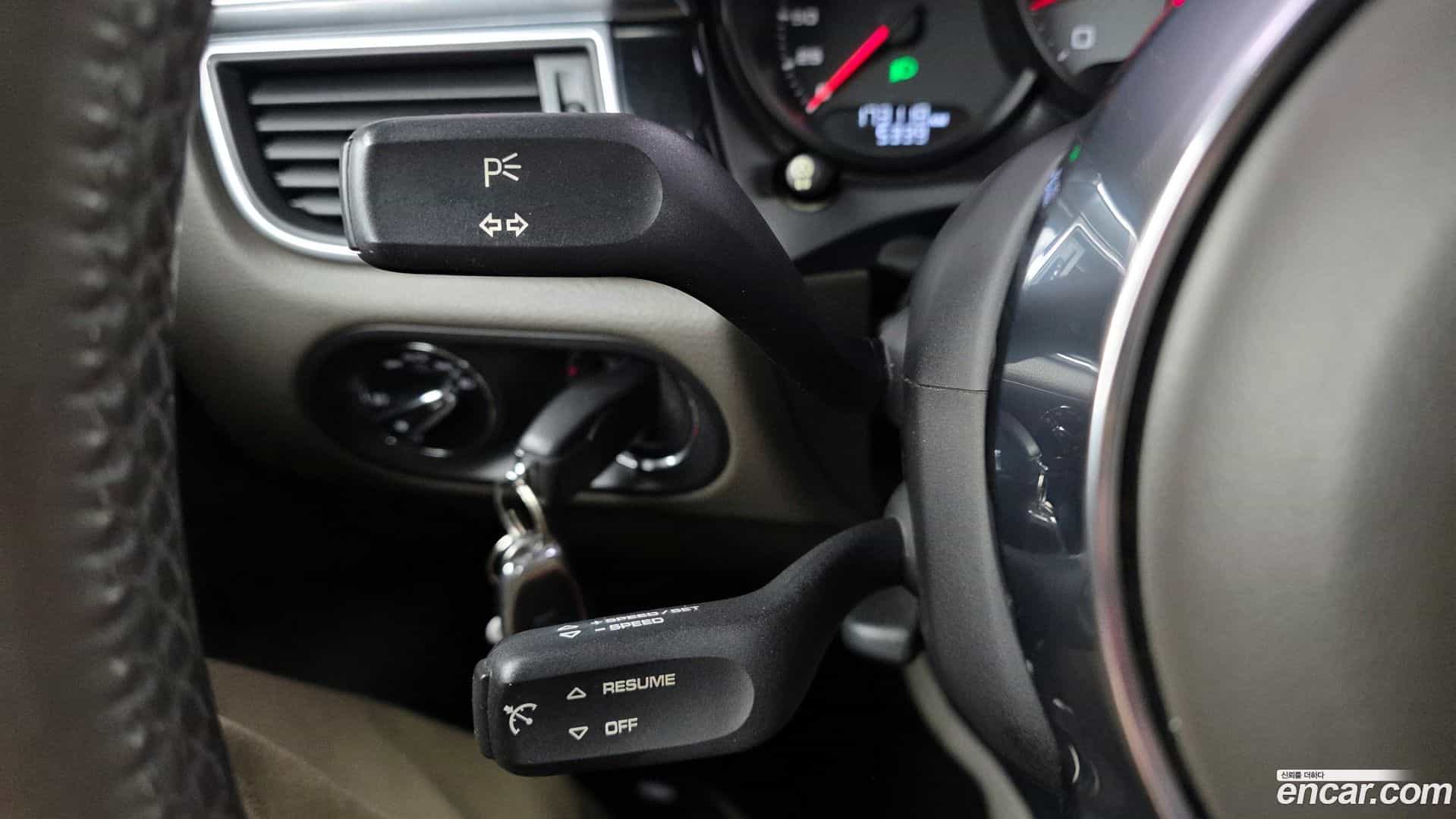 Macan Porsche 2015.11-OPTION-022