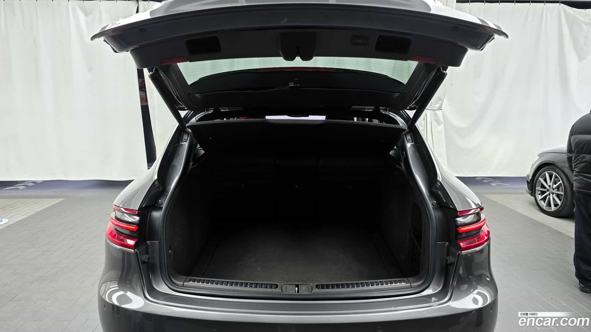 Macan Porsche 2015.11-OPTION-024