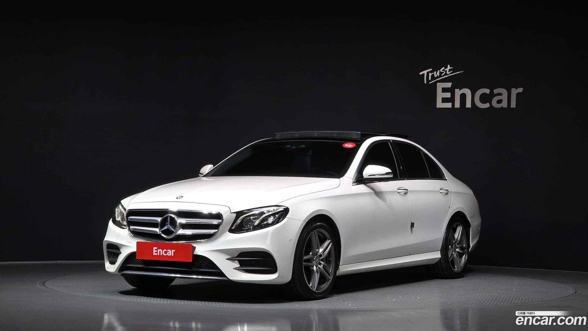 Main__Slider__Photo:E-Class Mercedes-Benz 2017.7-0