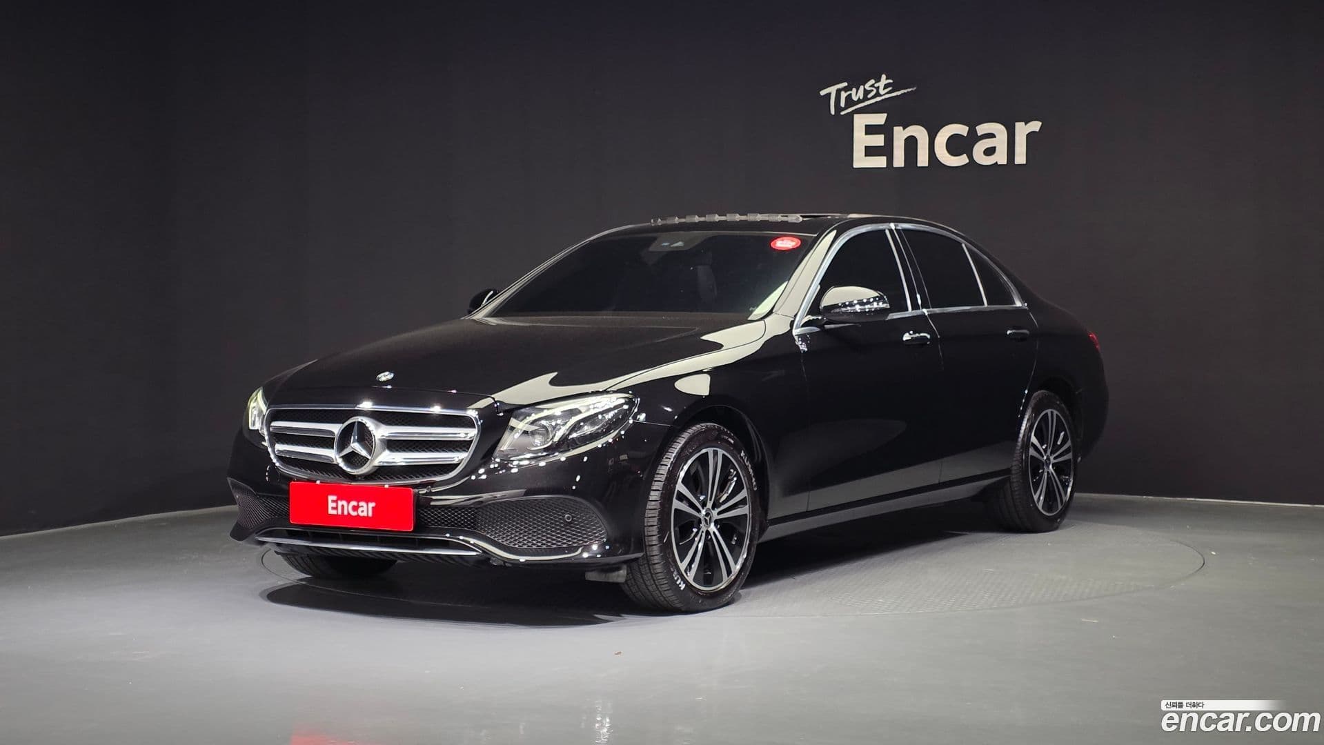 Main__Slider__Photo:E-Class Mercedes-Benz 2020.9-0