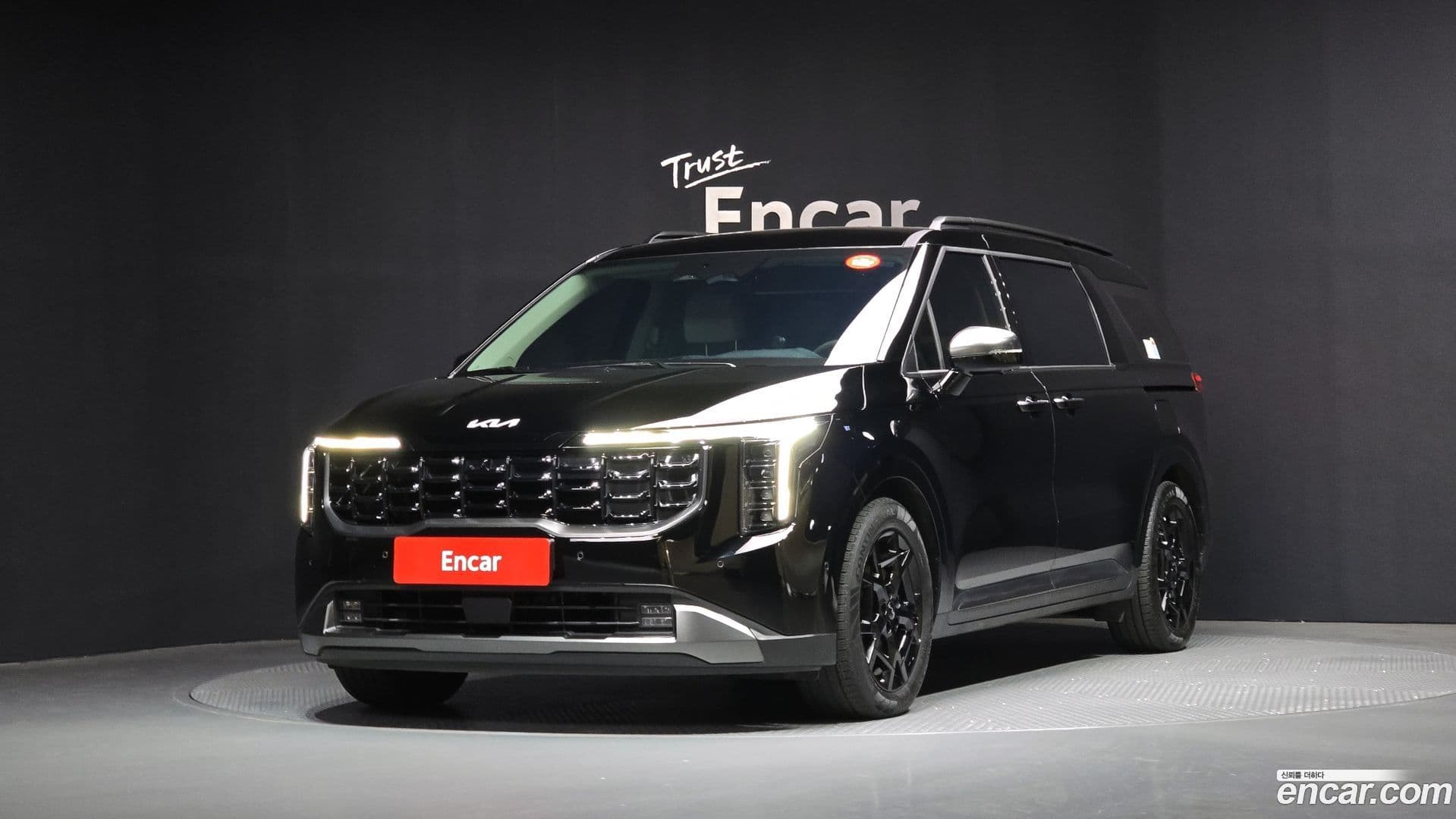 Main__Slider__Photo:Canival Kia 2024.9-0